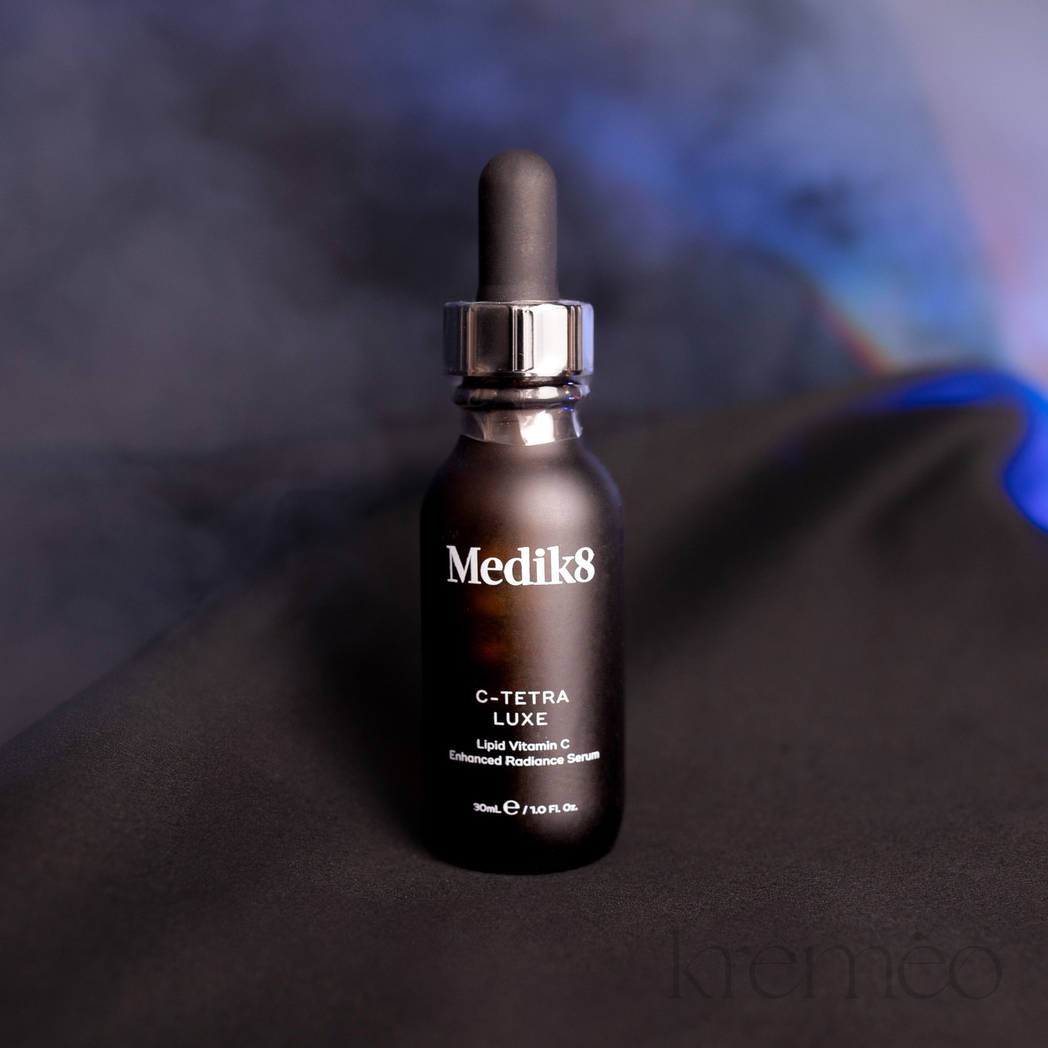 Kiedy używać serum z witaminą C? Rano czy wieczorem?