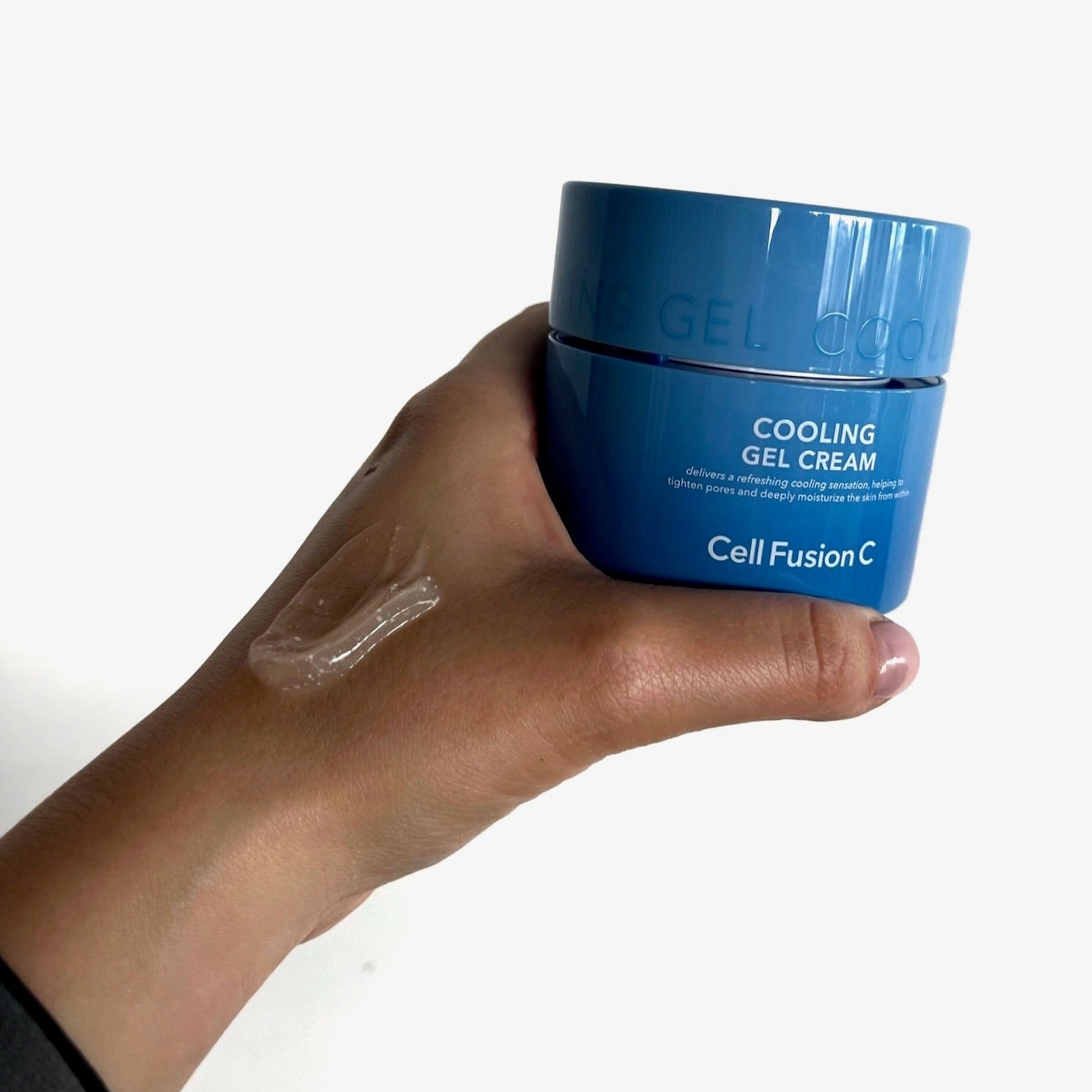 Konsystencja żelowego kremu Cooling Gel Cream