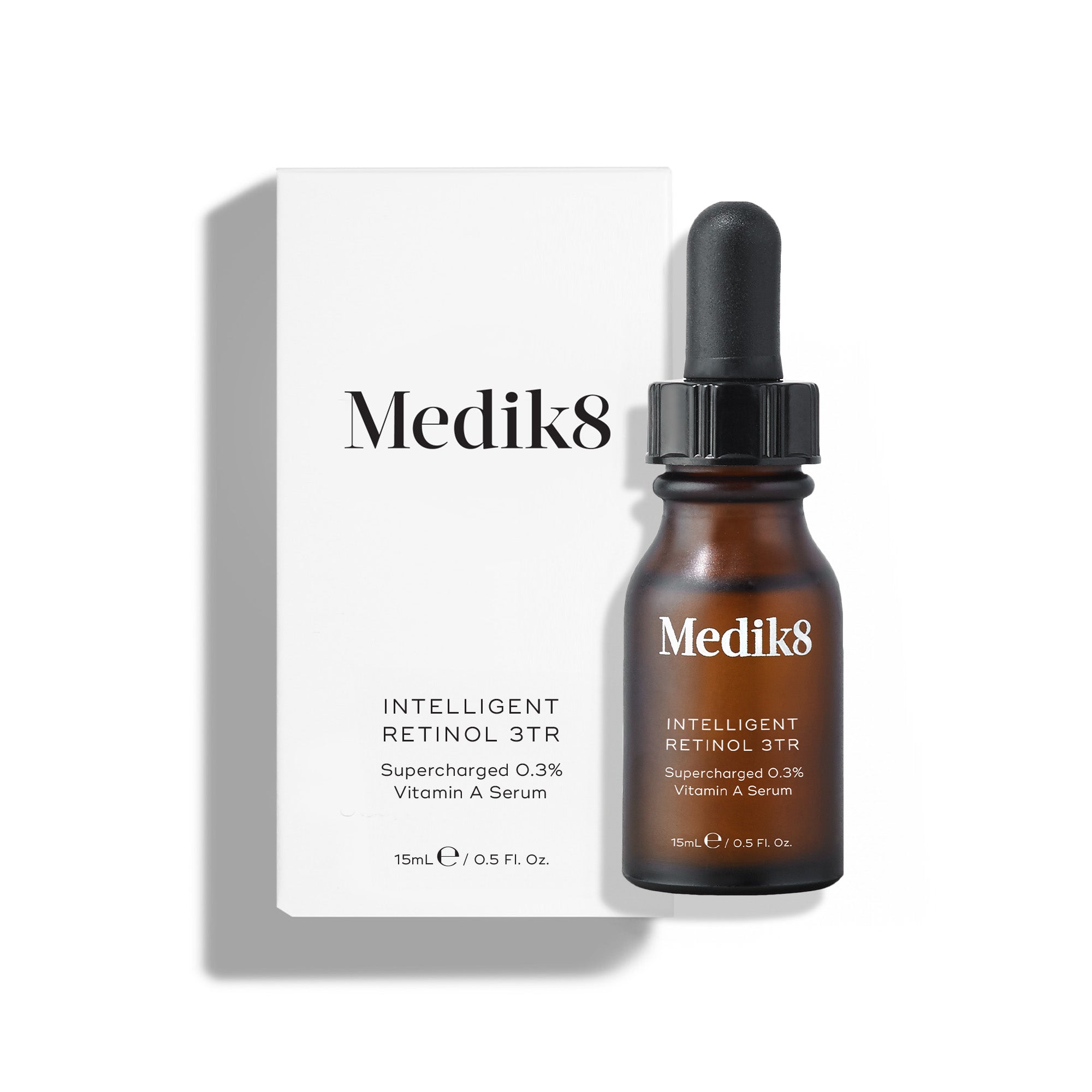 Opakowanie i serum Medik8 Intelligent Retinol 3TR